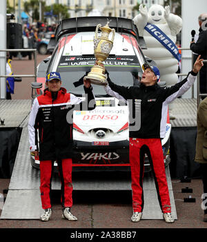 I vincitori del Rally del Galles GB dell'Estonia Ott Tanak e Martin Jarveoja celebrare durante il giorno quattro del Rally del Galles GB.