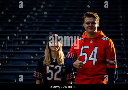 Chicago Bears tifosi durante la NFL International Series corrispondono a Tottenham Hotspur Stadium, Londra. Foto Stock