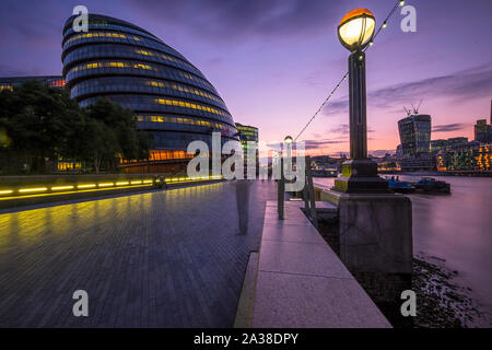 Il municipio al tramonto, London, England, Regno Unito Foto Stock