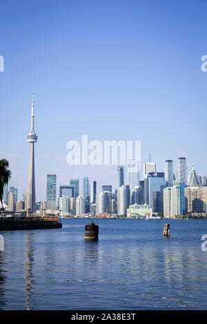 Skyline della città con la CN Tower, Toronto, Ontario, Canada Foto Stock