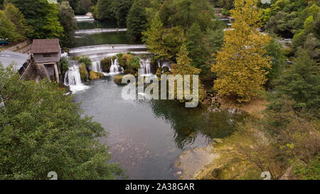 Cascate sul fiume Una in autunno, di Bosanska Krajina, Bosnia Erzegovina Foto Stock