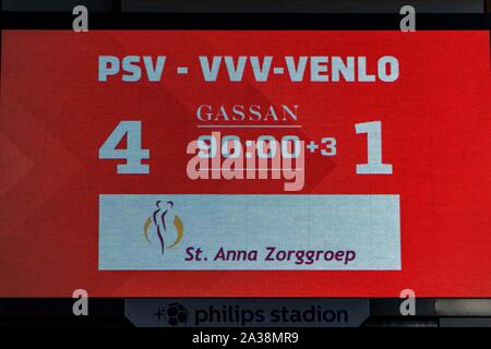 EINDHOVEN, Paesi Bassi, 06-10-2019, calcio, Philips Stadium, olandese eredivisie, stagione 2019-2020, scorebord, durante la partita PSV - VVV, Punteggio finale : 4-1 Foto Stock