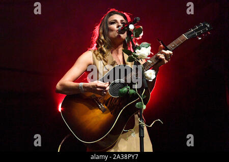 Twinnie Lee Moore live del Metropol. Berlino, 04.10.2019 | Utilizzo di tutto il mondo Foto Stock