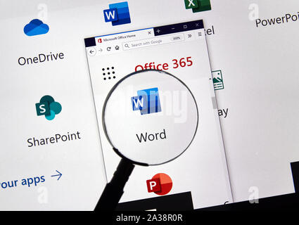 MONTREAL, Canada - 24 Aprile 2019: Microsoft Word nuovo logo sotto la lente di ingrandimento su un schermo loptop. Microsoft Office è una famiglia di client-server Foto Stock