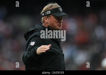 Tottenham Hotspur Stadium, Londra, Regno Unito. 6 Ottobre, 2019. National Football League, Chicago Bears contro Oakland Raiders; Oakland Raiders head coach Jon Gruden Credito: Azione Sport Plus/Alamy Live News Foto Stock