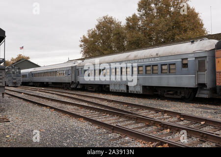 Sacramento del sud in treno Old Sacramento, 28 acri di Pietra Miliare Storica Nazionale distretto e membro storico parco lungo il fiume Sacramento in California la città capitale della Foto Stock