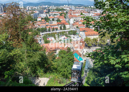 Vzpenjaca funicolare al Castello di Ljubljana, Città Vecchia, Lubiana, Slovenia Foto Stock