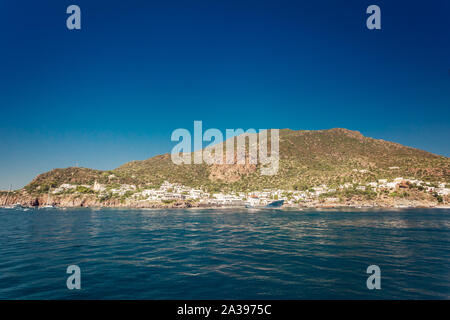 Ad alta risoluzione di colpo di Panarea nella luce del mattino Foto Stock