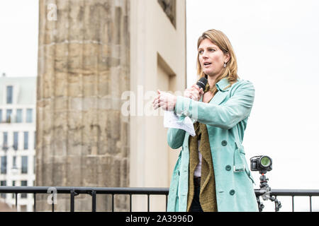 Maja Göpel dagli scienziati per il futuro parlando a venerdì per la futura Rally di Berlino in Germania nel 2019. Foto Stock