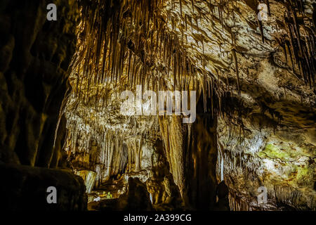 Famosa grotta, Cuevas del Drach o Caverna del Drago sull isola spagnola Mallorca, vicino a Porto Cristo Foto Stock