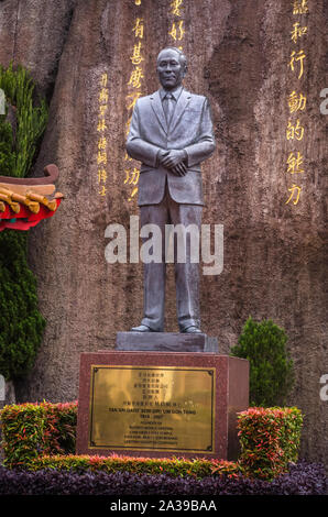 PAHANG, Malesia - 18 dicembre 2018: Lim Goh Tong statua, fondatore del Resort World Genting Highlands, Chin Swee grotte tempio, vicino a Kuala Lumpur. Foto Stock