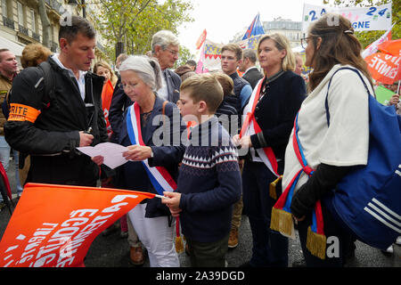 Anti-Medically procreazione assistita (PMA) dimostranti prendere la strada di Parigi, Francia Foto Stock