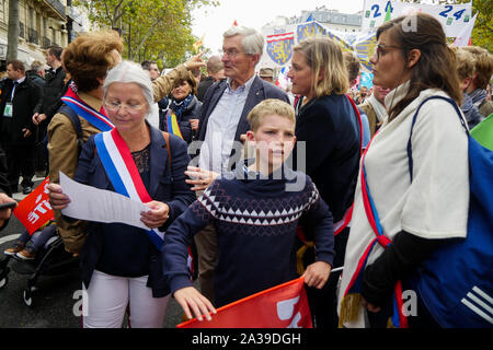 Anti-Medically procreazione assistita (PMA) dimostranti prendere la strada di Parigi, Francia Foto Stock