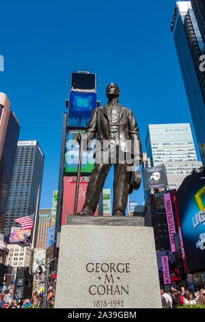 George M. Cohan statua, Padre Duffy Square NYC Foto Stock