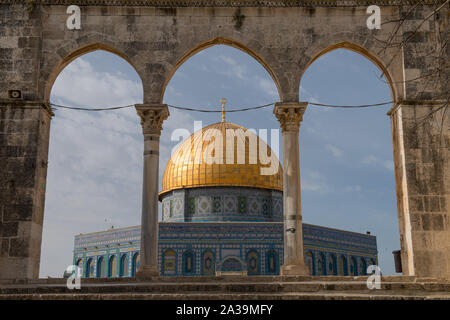 La Cupola della roccia del Monte del Tempio nella Città Vecchia di Gerusalemme. Foto Stock