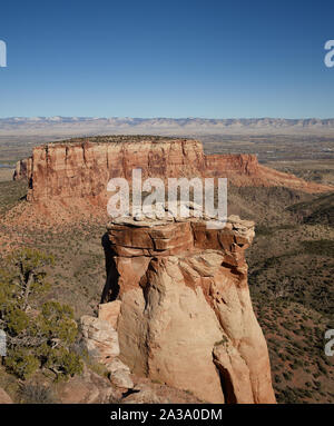 Scenario a Colorado National Monument, conserva di vasti altopiani, canyons, e imponenti monoliti in Mesa County, Colorado, vicino al Grand Junction Foto Stock