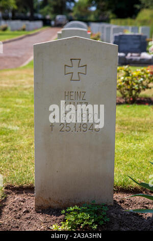 La guerra tedesca Tomba di Heinz Kautz a caserma Beachley cimitero militare Foto Stock