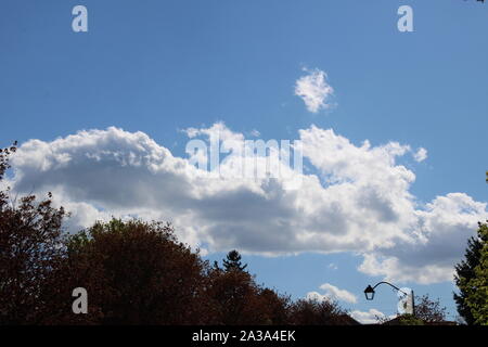 Nuvole di primavera in movimento - Parte 2 Foto Stock