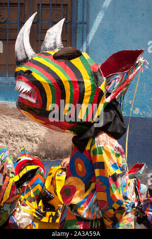 Venezuelano demoni danzanti di Naiguata tradizionale festa in costume UNESCO Patrimonio culturale immateriale Foto Stock