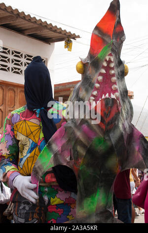 Venezuelano demoni danzanti di Naiguata tradizionale festa in costume UNESCO Patrimonio culturale immateriale Foto Stock