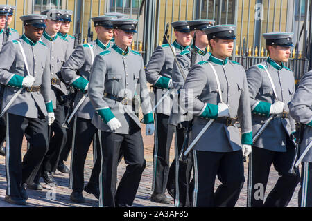 La guardia reggimento Jaeger nel Palazzo Presidenziale di Helsinki Finlandia Foto Stock