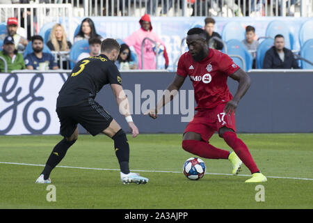 Toronto, Ontario, Canada. 6 Ottobre, 2019. JOSH WILLIAMS (3) e JOZY ALTIDORE (17) in azione durante il gioco MLS tra tra Toronto FC e Columbus Crew SC. Toronto ha vinto 1-0 Credito: Angelo Marchini/ZUMA filo/Alamy Live News Foto Stock