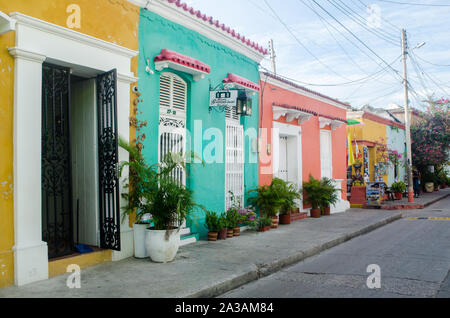 Colorate strade di Getsemani quartiere di Cartagena Foto Stock