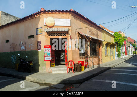 Colorate strade di Getsemani quartiere di Cartagena Foto Stock