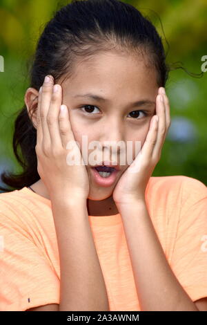 Un Startled Girl Gioventù Foto Stock