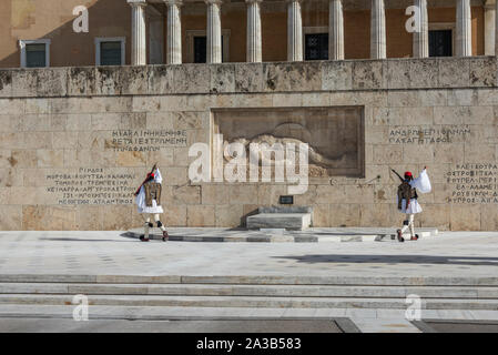 Greco guardia presidenziale in Piazza Syntagma ad Atene in Grecia Foto Stock