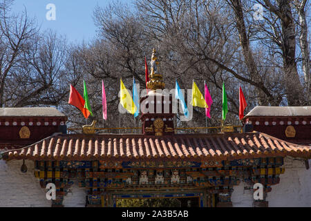 Il gateway per il Norbulingka Palace, ex palazzo estivo del Dalai Lama da 1755 fino al 1959. Un sito Patrimonio Mondiale dell'UNESCO a Lhasa, in Tibet. Foto Stock