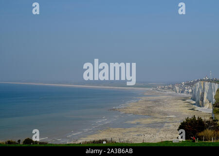 Les falaises entre le bois de Cise et mers les bains, chemins de pedestri avec vue sur la mer, la Baie de Somme, Ault, Onival, Cayeux sur mer Foto Stock