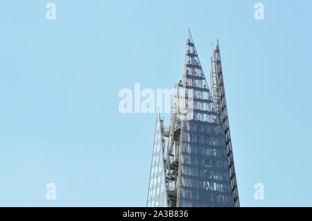 Londra/UK - Agosto 2019: vista dettagliata della parte superiore del famoso edificio di riferimento il Coccio a Londra Foto Stock