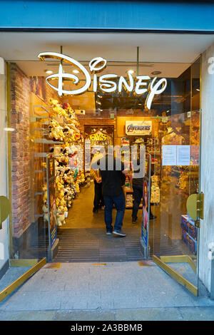 Venezia, Italia - circa maggio, 2019: ingresso al Disney store di Venezia. Foto Stock