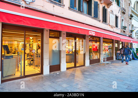 Venezia, Italia - circa maggio, 2019: facciata del supermercato Coop a Venezia. Foto Stock