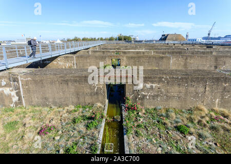 Francia, Loire Atlantique, Saint Nazaire, giardini di gradinate Paysage (terzo giardini paesaggistici) installato sul tetto della vecchia base sottomarina, qui Foto Stock