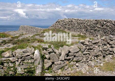 I muri in pietra Isole Aran Irlanda Foto Stock