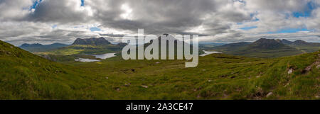 Vista panoramica delle montagne di Assynt da stac Pollaidh, Assynt, NW Highlands, Scozia Foto Stock