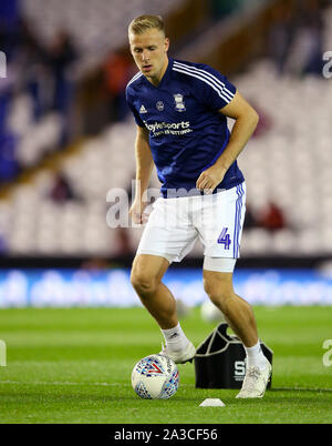 Birmingham City di Marc Roberts si riscalda prima della partita Foto Stock