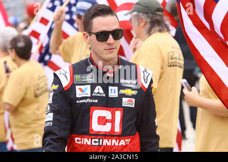 Dover, DE, STATI UNITI D'AMERICA. 6 Ottobre, 2019. ALEX BOWMAN (88) di Hendrick Motorsports viene introdotto prima del monster energy 400 NASCAR cup series playoff gara Domenica, Ottobre 06, 2019, a Dover International Speedway di Dover, DE Credito: Saquan Stimpson/ZUMA filo/Alamy Live News Foto Stock