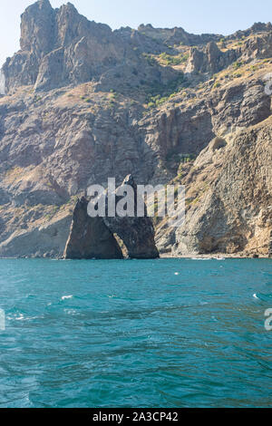 Golden Gate rock, Kara-Dag montagne, Crimea Russia Foto Stock