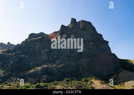 Kara-Dag Montagne, Vista delle rocce dal mare, Crimea, Russia Foto Stock