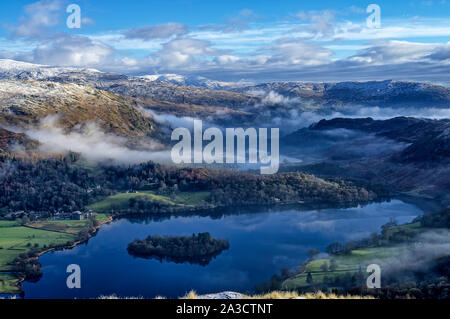 Una vista di Grasmere e Rydal acqua da argento come. Foto Stock