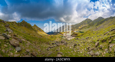 Vista panoramica del lago glaciale di Balea, Romania Foto Stock