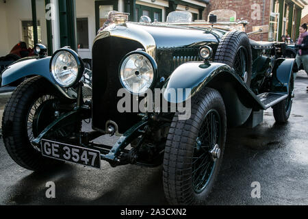 Il 1929 Bentley 4 ½ litro Tourer a Bicester patrimonio Scramble domenica il 6 ottobre 2019. Foto Stock