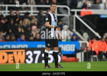 NEWCASTLE UPON TYNE, 6 ottobre Ciaran Clark di Newcastle United durante il match di Premier League tra Newcastle United e il Manchester United presso il St James Park, Newcastle domenica 6 ottobre 2019. (Credit: Mark Fletcher | MI News) Foto Stock