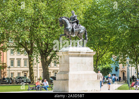 John Michael Rysbrack della statua di Guglielmo III di Queen Square, Città Vecchia, Bristol, Inghilterra, Regno Unito Foto Stock