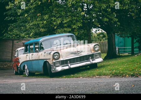 1956 e 1957 Chevrolet Bel Air station wagon a Prescott hill climb evento. Gloucestershire, Inghilterra. Vintage filtro applicato Foto Stock