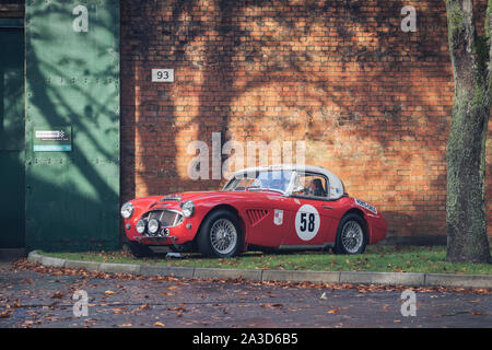 1962 Austin Healey auto a Bicester Heritage Centre autunno domenica evento scramble. Bicester, Oxfordshire, Regno Unito. Vintage filtro applicato Foto Stock