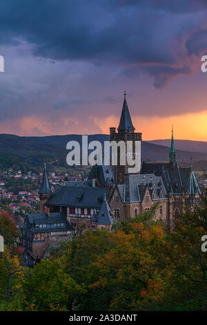 Wernigerode Castle al tramonto. Wernigerode è una città nel distretto di Harz, Sassonia-Anhalt, Germania. Foto Stock